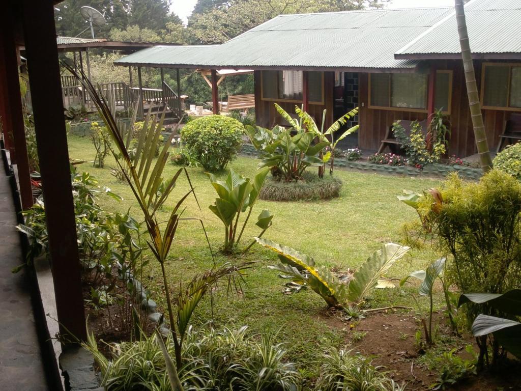 Hostel Villa Verde Monteverde ภายนอก รูปภาพ