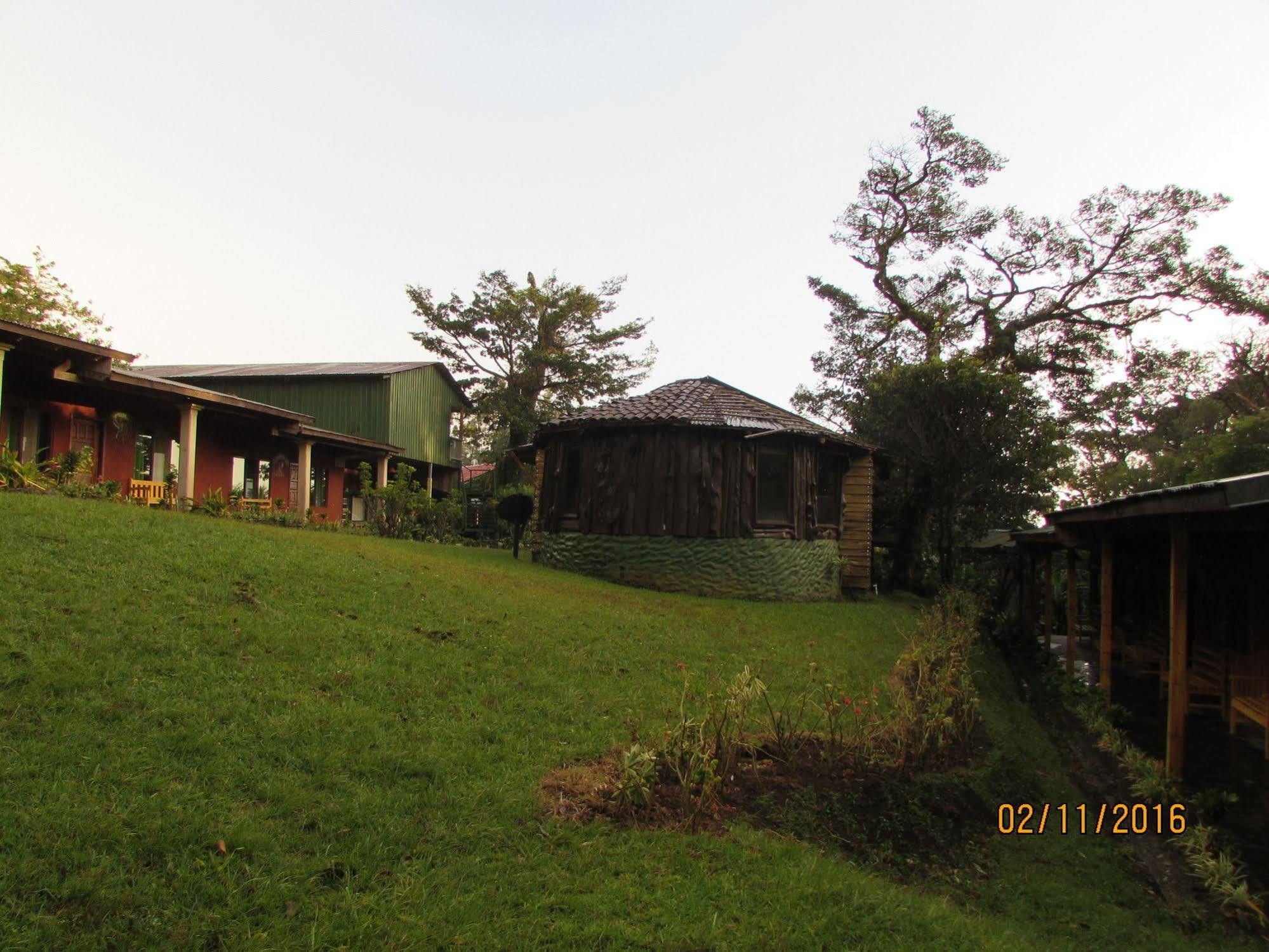 Hostel Villa Verde Monteverde ภายนอก รูปภาพ